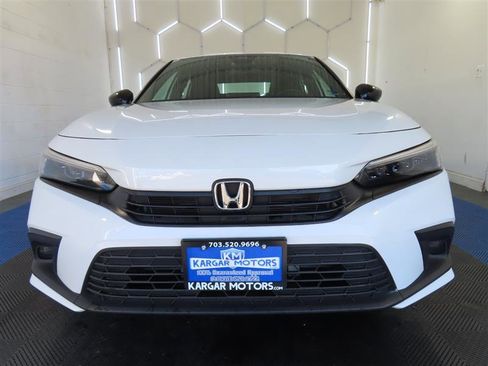 Used 2023 Honda Civic Sport image 2