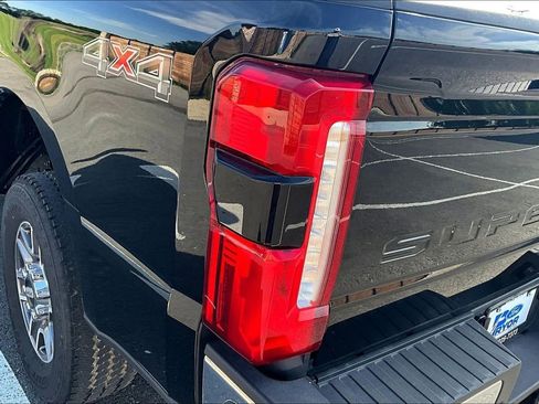 Used 2025 Ford F250 Lariat AWD/4WD image 23