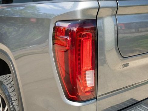 Used 2021 GMC Sierra 1500 AT4 w/ AT4 Premium Package AWD/4WD image 11
