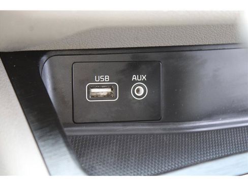 Used 2017 Kia Sedona LX w/ LX Essentials Premium Package FWD image 25