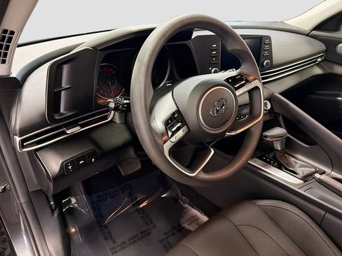 Used 2022 Hyundai Elantra SEL w/ Cargo Package image 11