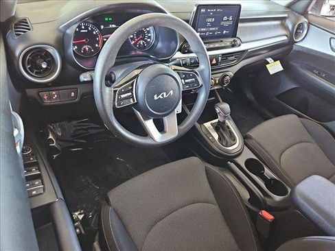 Used 2022 Kia Forte LXS w/ LXS Technology Package FWD image 10
