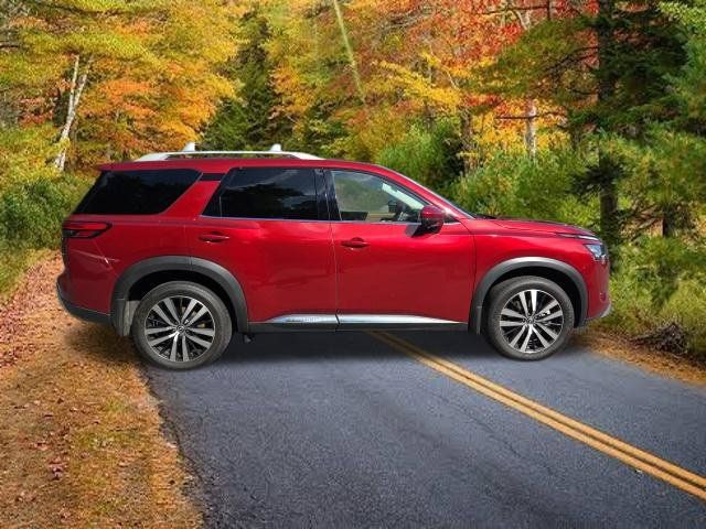 Certified 2025 Nissan Pathfinder Platinum w/ Black Appearance Package AWD/4WD image 8