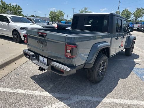 New 2025 Jeep Gladiator Sport image 28