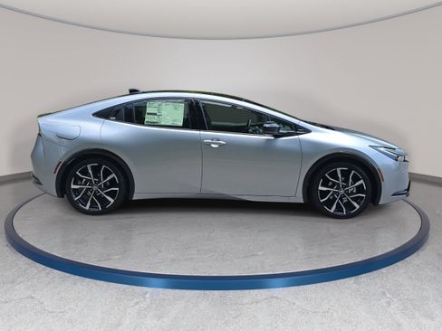 New 2026 Toyota Prius Plug-In Hybrid FWD image 4