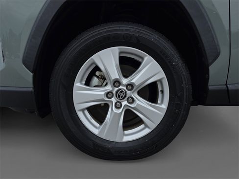 Used 2021 Toyota RAV4 XLE w/ Convenience Package image 15