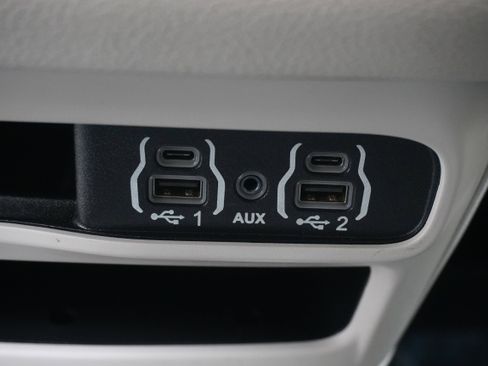 Used 2023 Chrysler Pacifica Touring-L FWD image 24