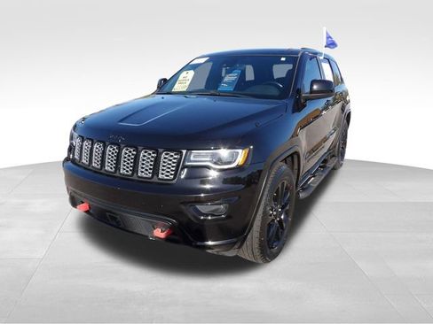 Used 2022 Jeep Grand Cherokee Laredo X AWD/4WD image 3