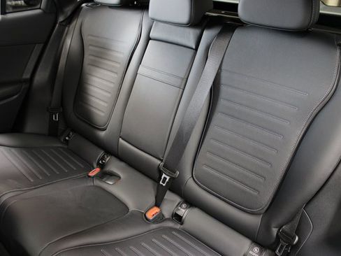 Used 2024 Mercedes-Benz GLC 300 image 12