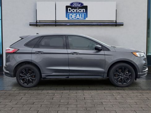 Used 2022 Ford Edge SE w/ Black Appearance Package AWD/4WD image 2