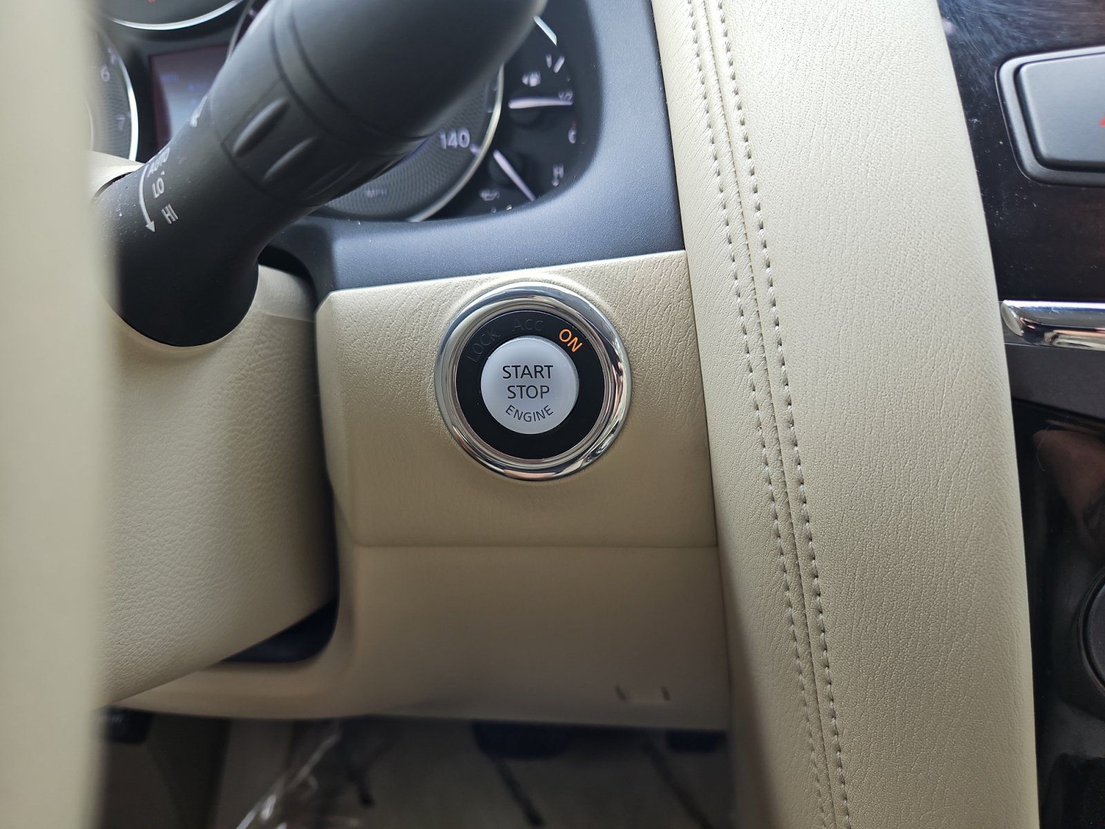 Used 2011 INFINITI QX56 4WD w/ Deluxe Touring Pkg image 26