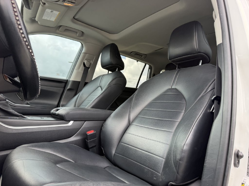 Used 2020 Toyota Highlander XLE FWD image 12