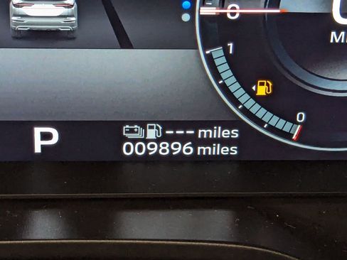 Used 2025 Mitsubishi Outlander SE image 16