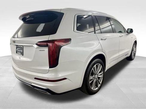 Used 2022 Cadillac XT6 Premium Luxury image 9
