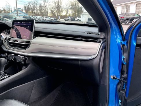 Used 2024 Jeep Compass Limited image 13