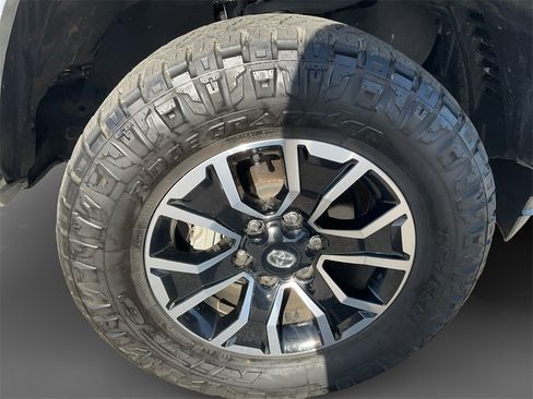 Used 2022 Toyota Tacoma TRD Sport w/ TRD Premium Sport Package image 10