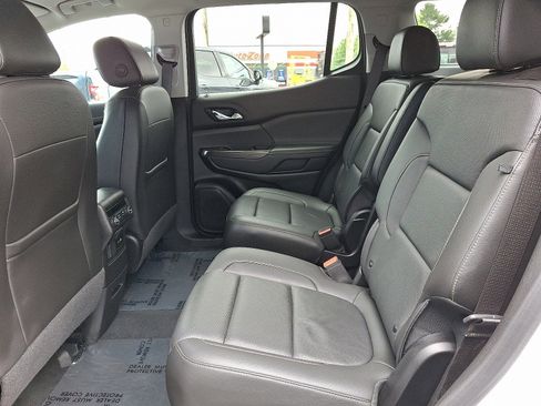 Used 2023 GMC Acadia SLT image 10