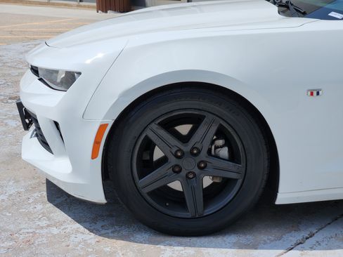 Used 2017 Chevrolet Camaro LT RWD image 8