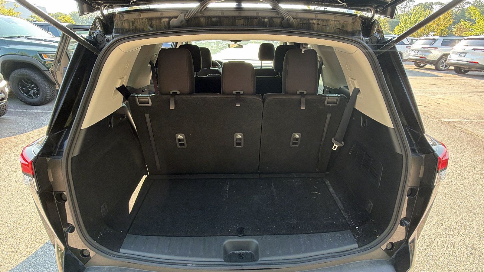 Used 2024 Nissan Pathfinder SV AWD/4WD image 13