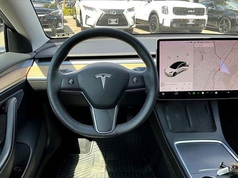 Used 2021 Tesla Model 3 Standard Range Plus image 7