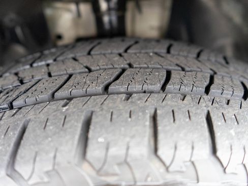 Used 2017 Ford Explorer XLT w/ Equipment Group 202A image 38