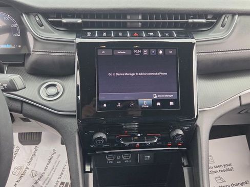Used 2025 Jeep Grand Cherokee L Laredo RWD image 18