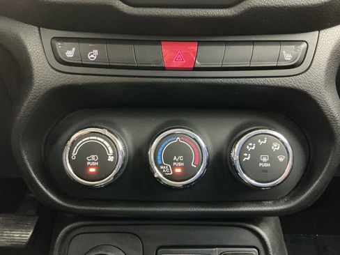 Used 2017 Jeep Renegade Latitude w/ Cold Weather Group AWD/4WD image 35