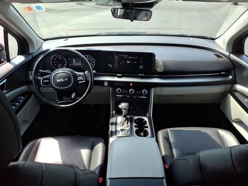 Used 2023 Kia Carnival LX FWD image 15