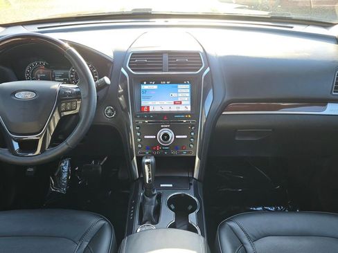 Used 2018 Ford Explorer Platinum AWD/4WD image 19
