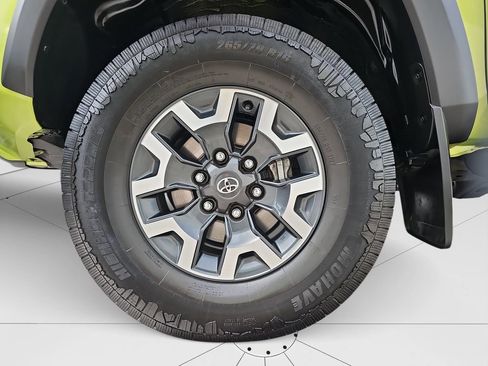 Used 2023 Toyota Tacoma TRD Off-Road w/ TRD Premium Off Road Package AWD/4WD image 26