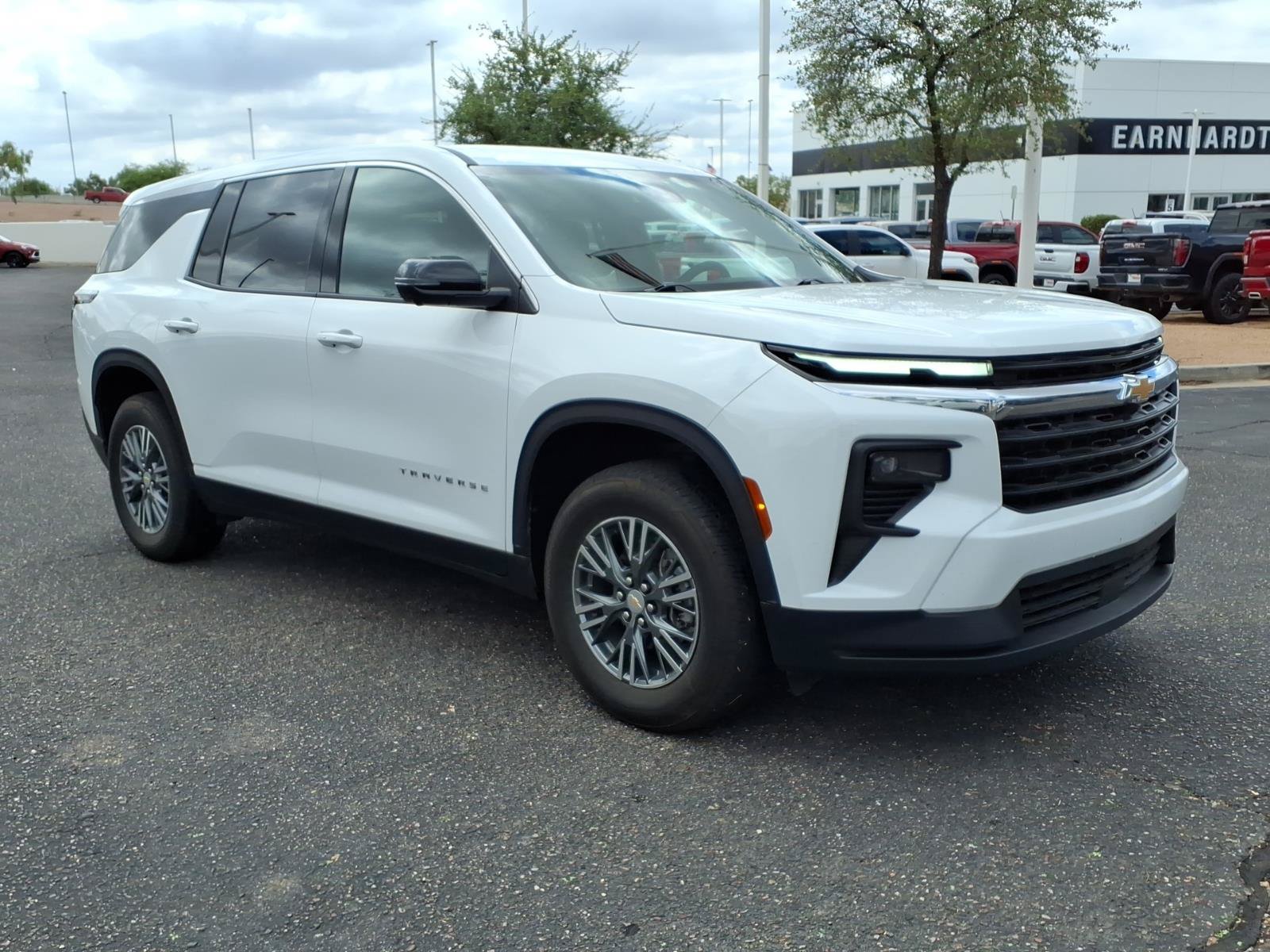 Used 2024 Chevrolet Traverse LS w/ LPO, Floor Liner Package FWD image 8