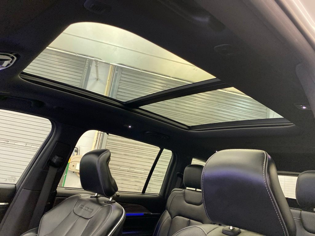 Used 2022 Jeep Grand Cherokee L Overland w/ Luxury Tech Group IV RWD image 20