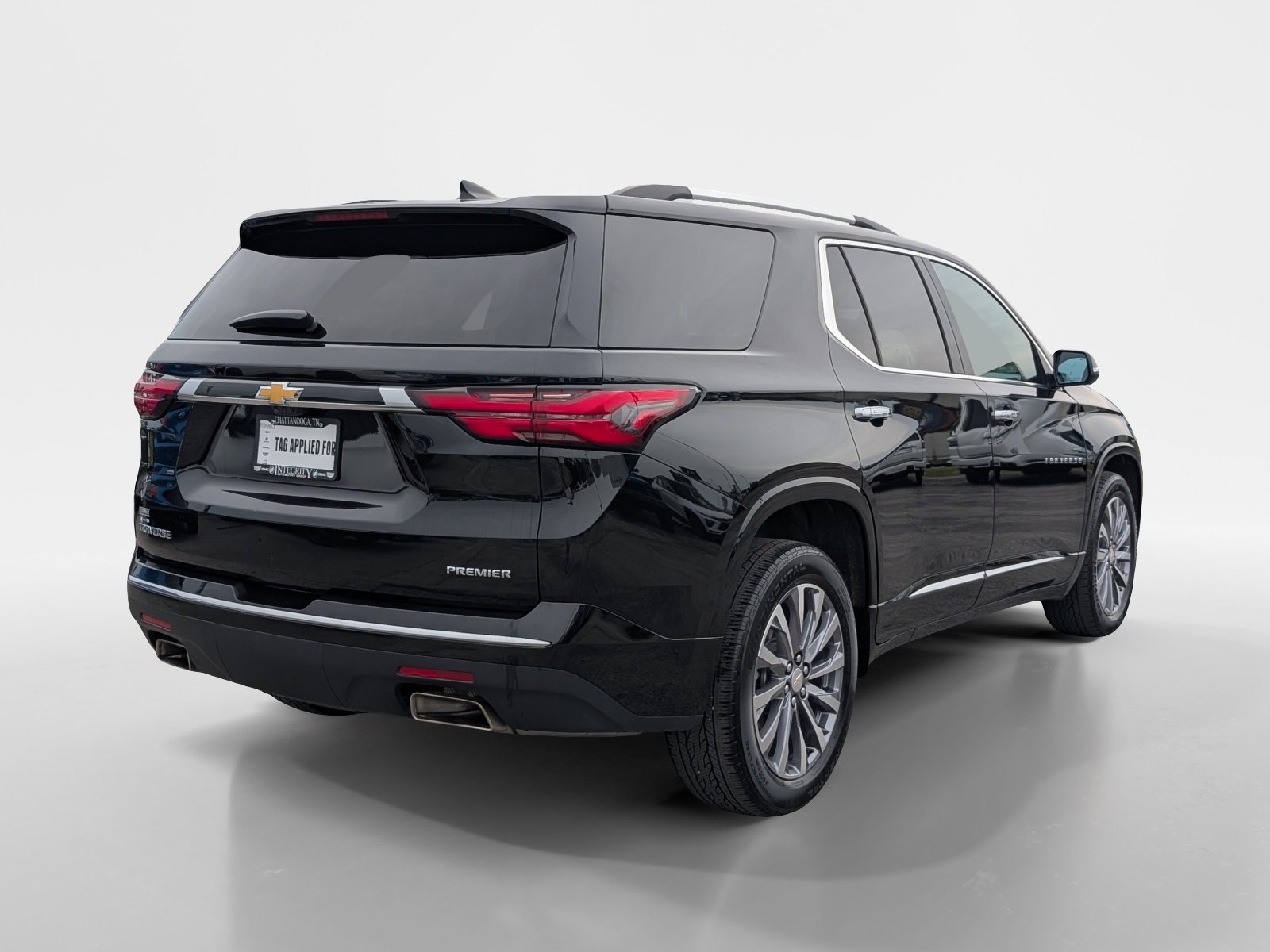 Used 2023 Chevrolet Traverse Premier FWD image 6