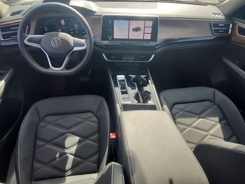 Used 2025 Volkswagen Atlas SE image 9