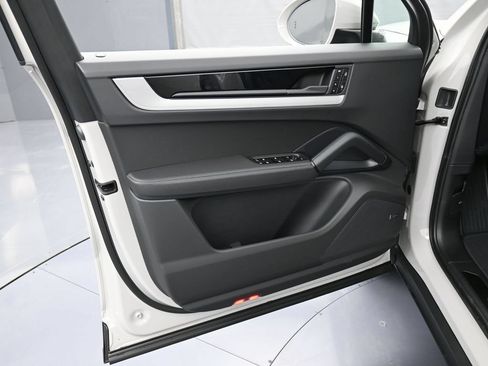 Certified 2026 Porsche Cayenne E-Hybrid AWD/4WD image 15