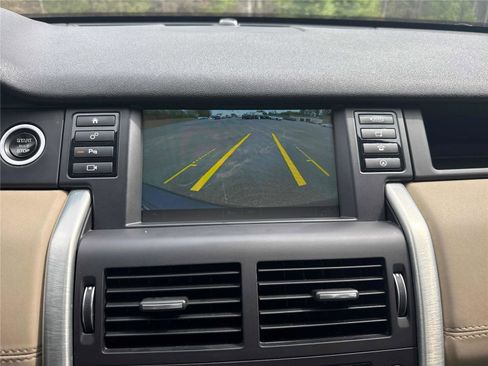 Used 2016 Land Rover Discovery Sport HSE image 21
