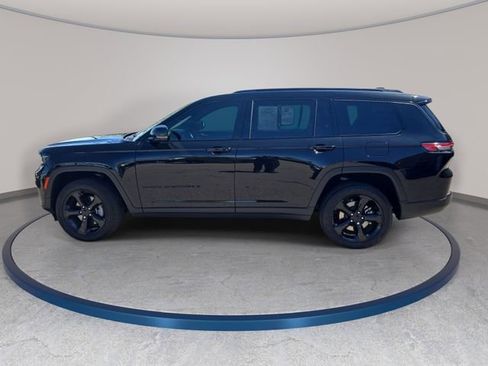 Used 2024 Jeep Grand Cherokee L Limited w/ Black Appearance Package image 9