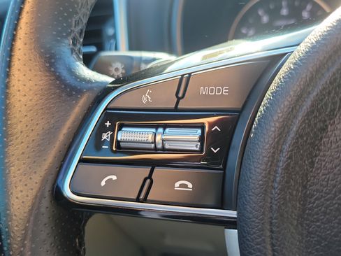 Used 2020 Kia Sportage S image 18