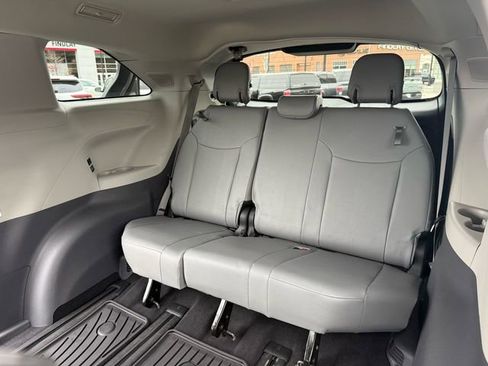 Certified 2024 Toyota Sienna XLE image 33