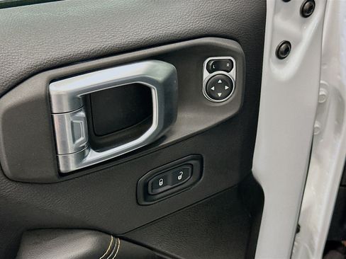 Used 2024 Jeep Wrangler Unlimited Sahara AWD/4WD image 15