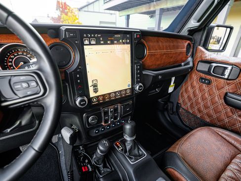 Used 2021 Jeep Gladiator Overland w/ Popular Equipment Package image 12