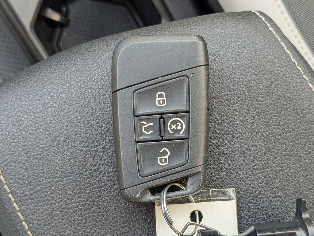 Used 2025 Volkswagen Taos SE AWD/4WD image 34