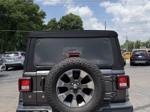 Used 2019 Jeep Wrangler Unlimited Sahara w/ Cold Weather Group AWD/4WD image 7