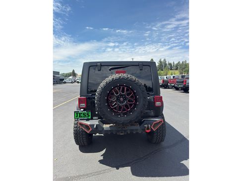 Used 2015 Jeep Wrangler Unlimited Sahara w/ Connectivity Group AWD/4WD image 10