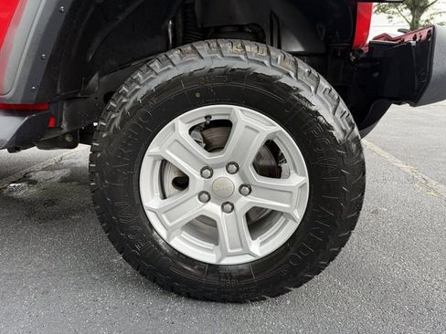 Used 2018 Jeep Wrangler Unlimited Sport S AWD/4WD image 35