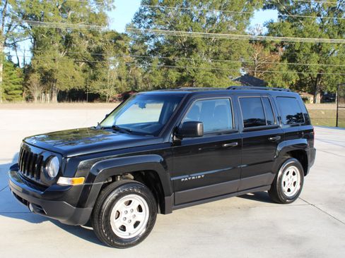 Used 2015 Jeep Patriot Sport image 28
