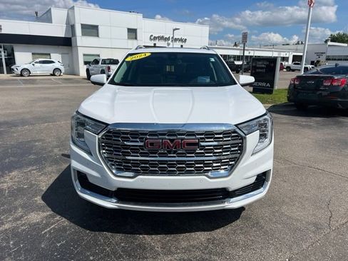 Used 2024 GMC Terrain Denali w/ Denali Premium Package AWD/4WD image 2