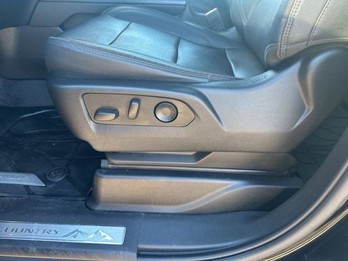 Used 2023 Chevrolet Tahoe High Country w/ Advanced Technology Package image 13