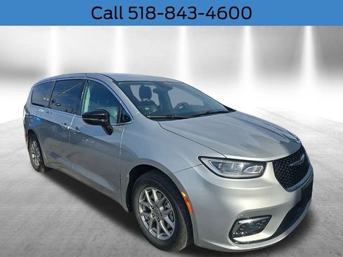 Used 2024 Chrysler Pacifica Touring-L image 1