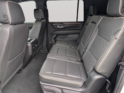 Used 2024 Chevrolet Suburban Premier RWD image 18